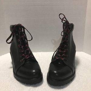 Vince  Camuto New 9 W ‎ Leather Lace-Up Ankle Boots- Gaviana- Black